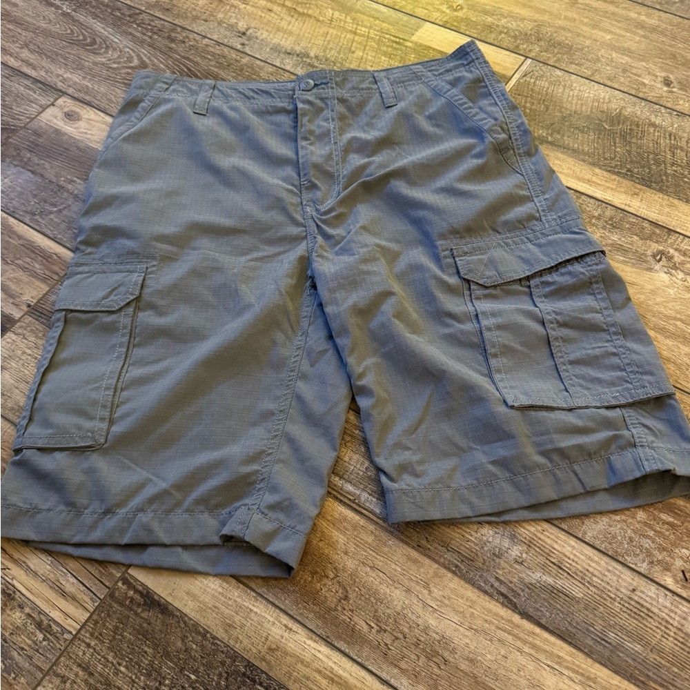 Stylish Men's Cargo Shorts in Gray